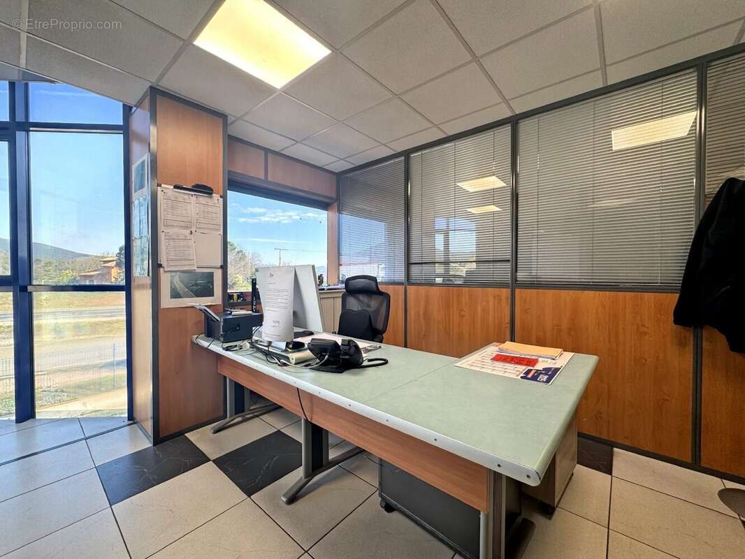 Commerce 770 m² à Saint-Chinian  - photo 8