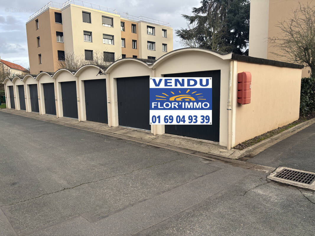 Parking à SAINTE-GENEVIEVE-DES-BOIS