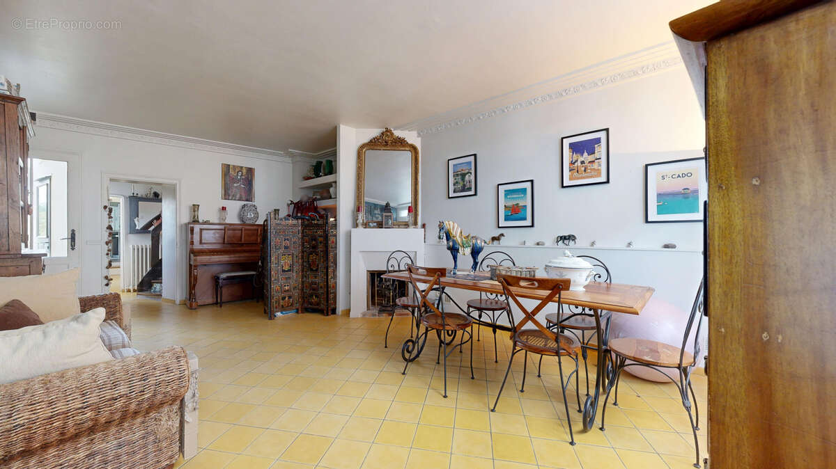 Maison à NEAUPHLE-LE-CHATEAU