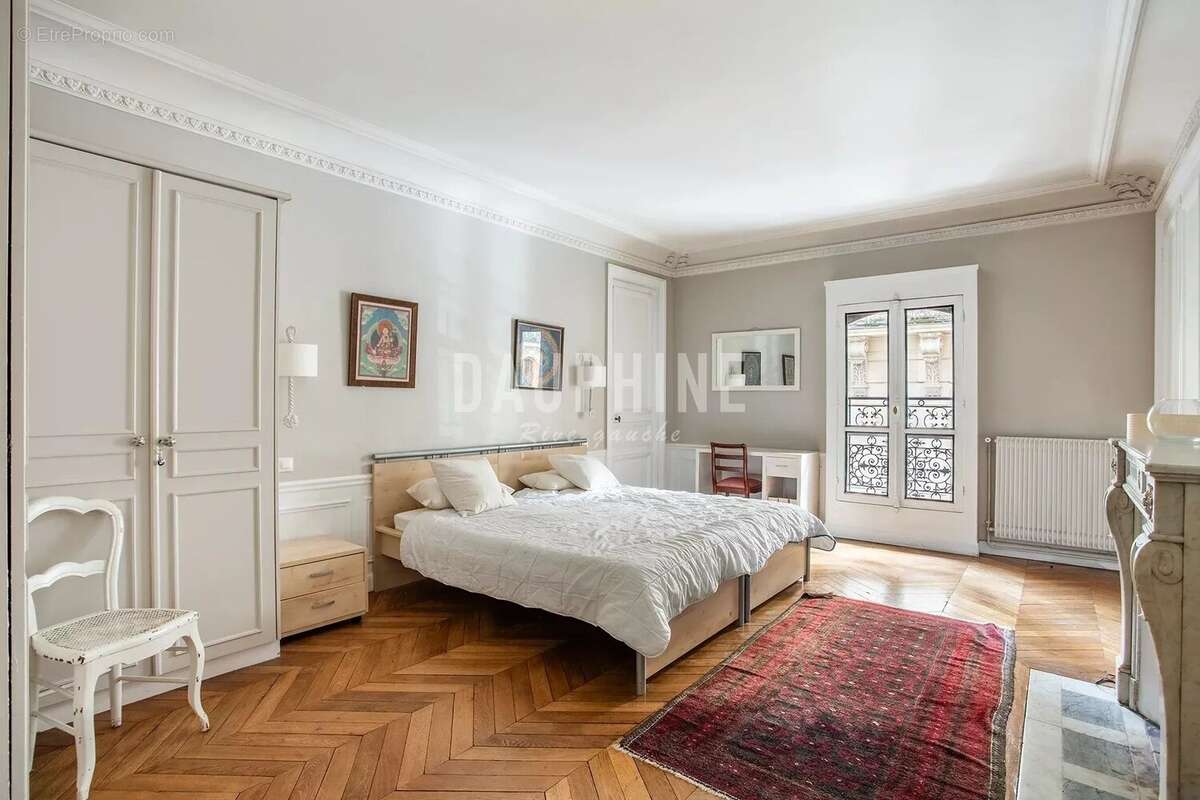 Appartement à PARIS-7E