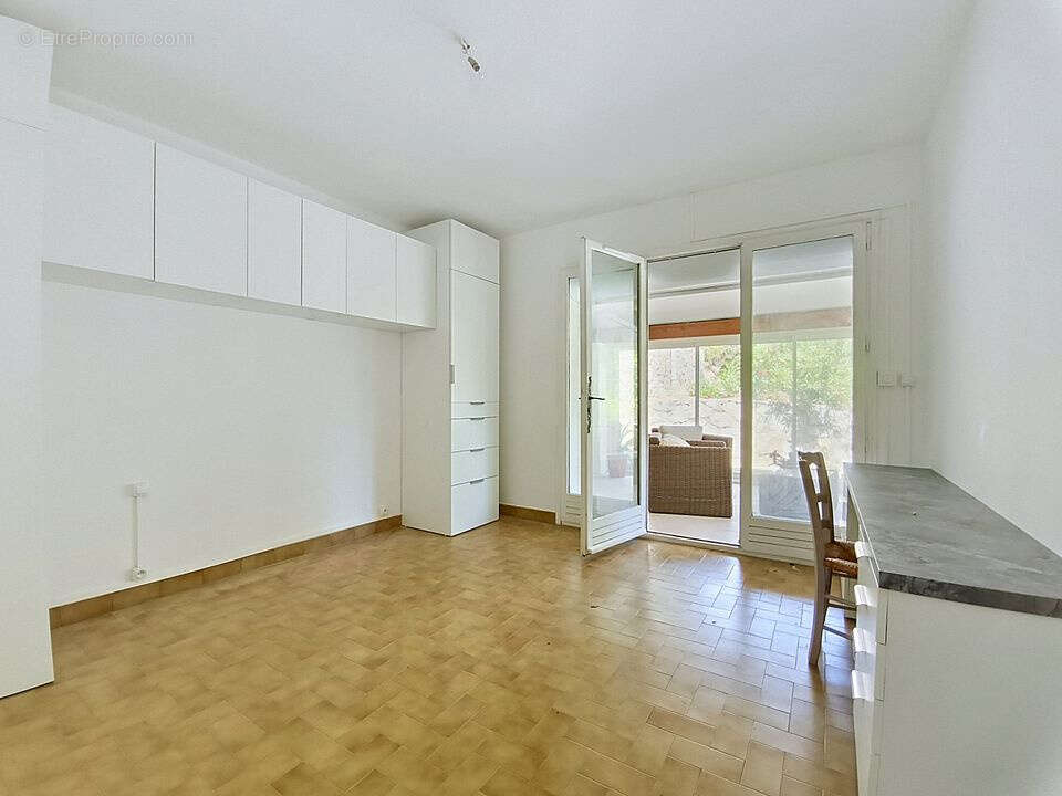 Maison à FLASSANS-SUR-ISSOLE