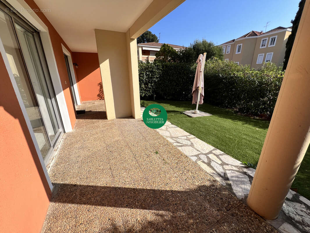 Rez-de-jardin 3 pièces au calme dans résidence sécurisée avec piscine - photo 2