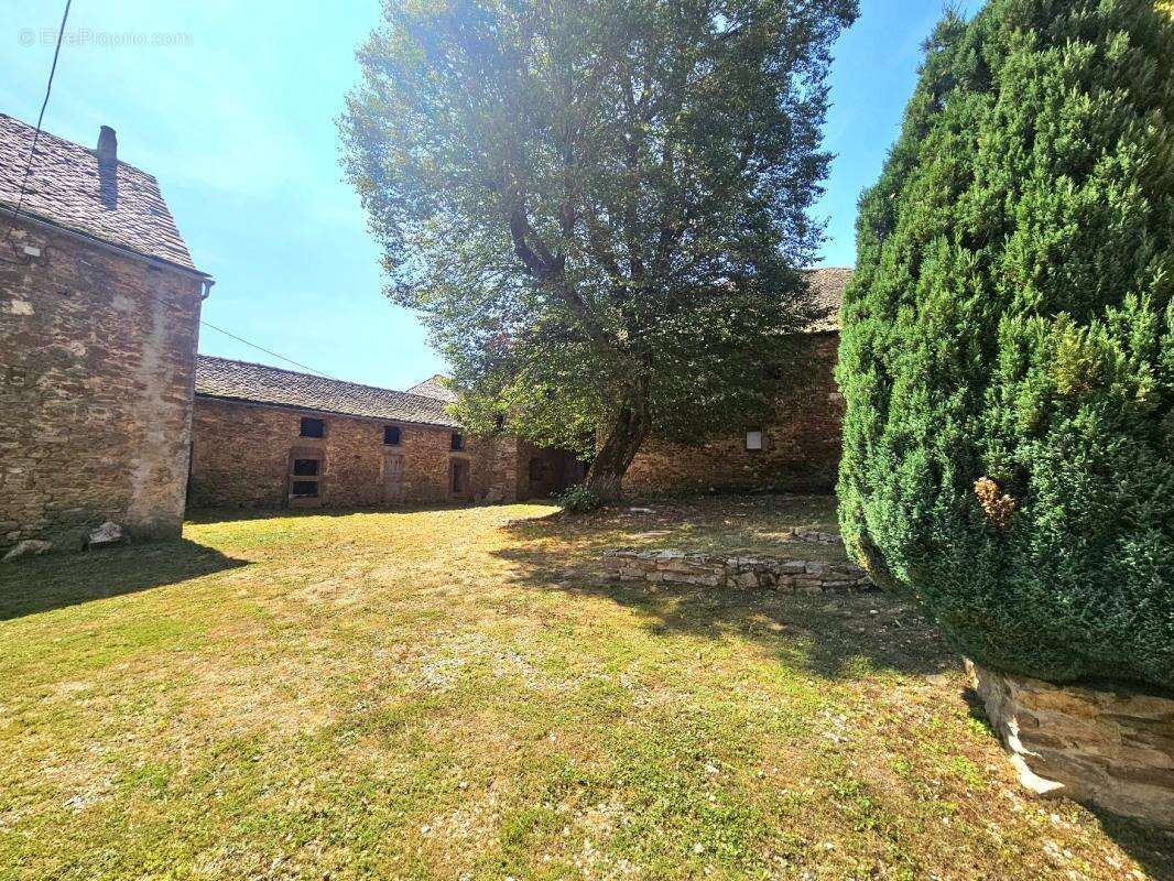 Maison à PREVINQUIERES