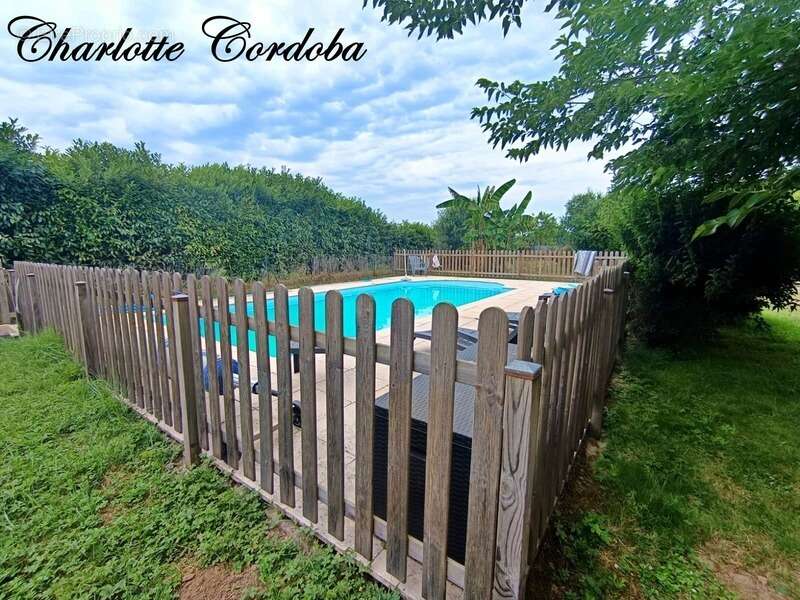 Maison à FEUGAROLLES