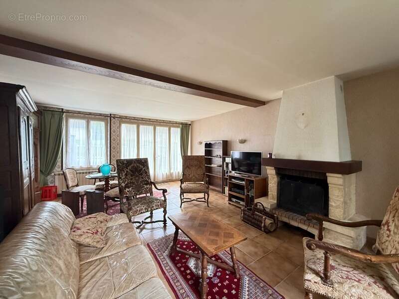 Maison à LA CELLE-DUNOISE