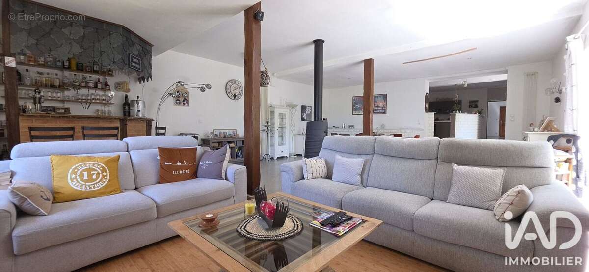 Maison 202 m² à Charentilly  - photo 2