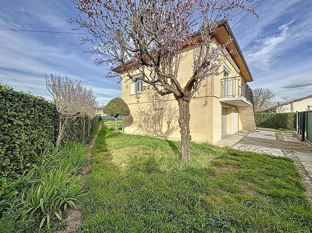 Maison à SEISSAN