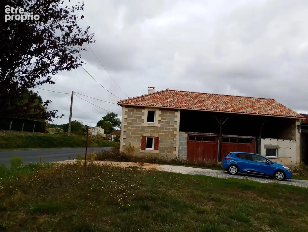 Ensemble immobilier à rénover - Axe JONZAC/MONTENDRE - photo 6