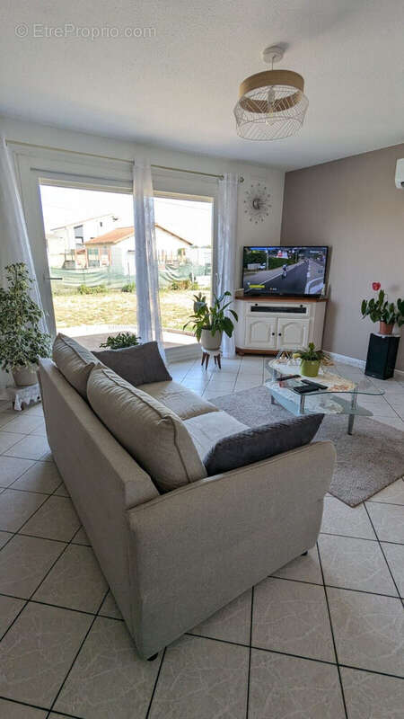 Maison 84 m² à Bonson  - photo 8