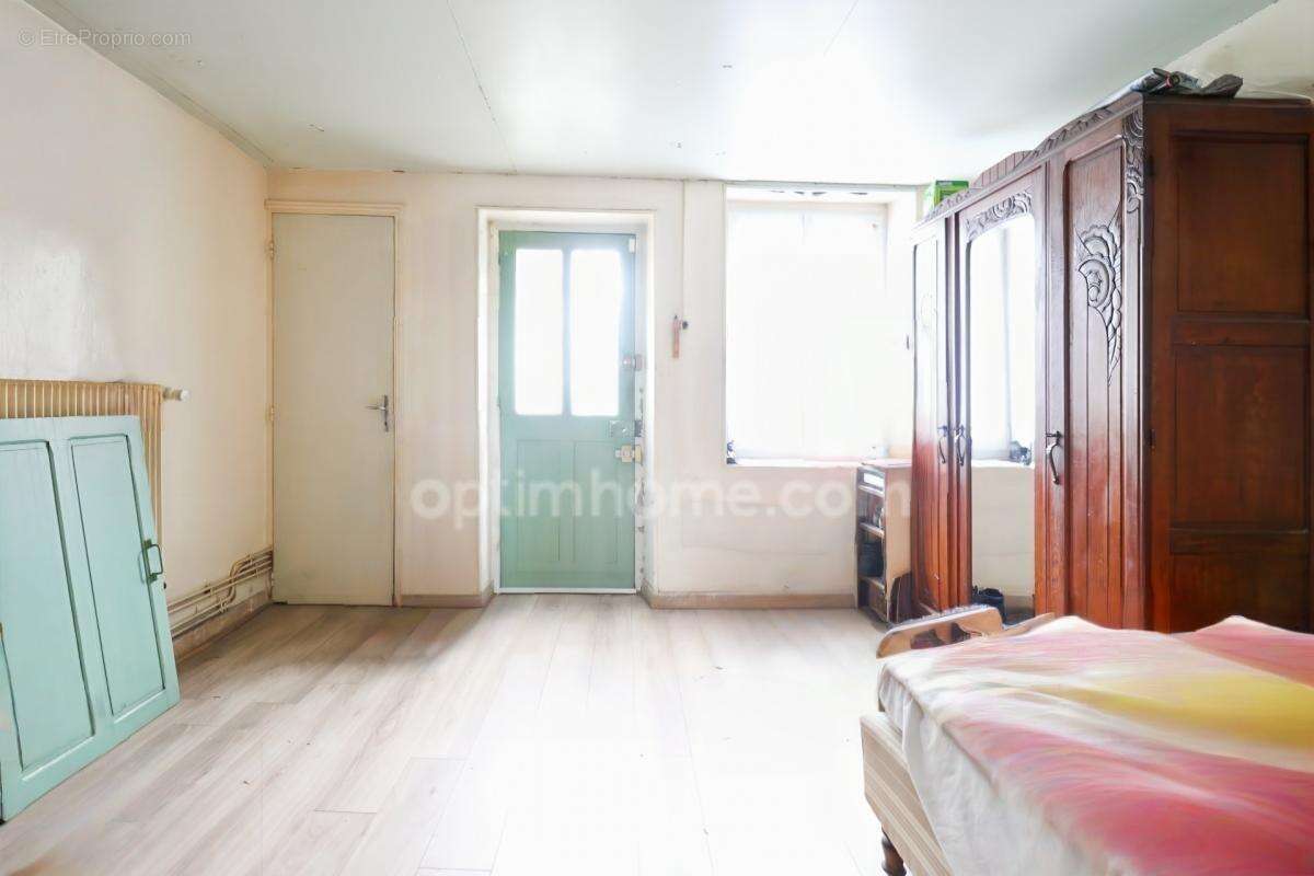 Maison de Ville sur deux niveaux - 3 pièces - 2 chambres  - Dépendance - Garage - Terrain 609 m²  - 87210 LE DORAT - photo 6