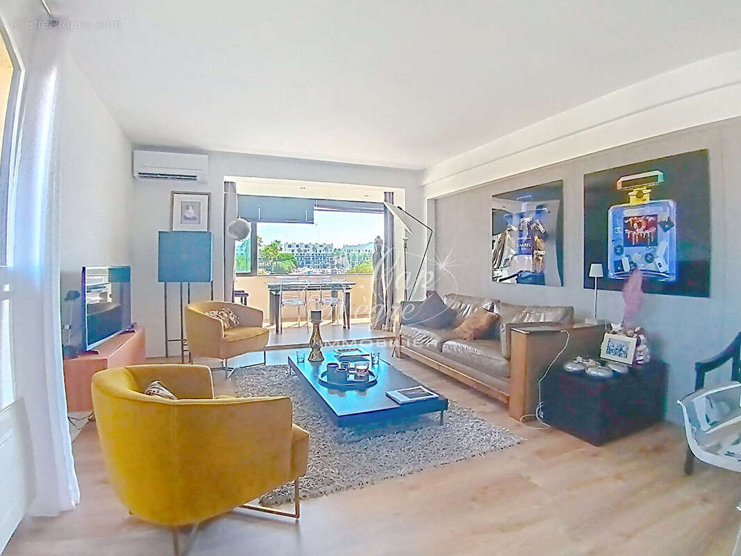 Appartement rénové vue mer & port à vendre aux marines de cogolin - golfe de saint tropez - photo 4