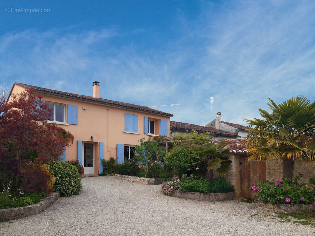 Maison à MESNAC