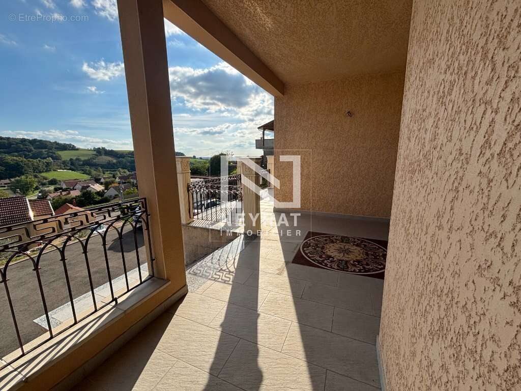Maison - 4 chambres - MONTCENIS - 318,50 m2 - 290 000 € - photo 14