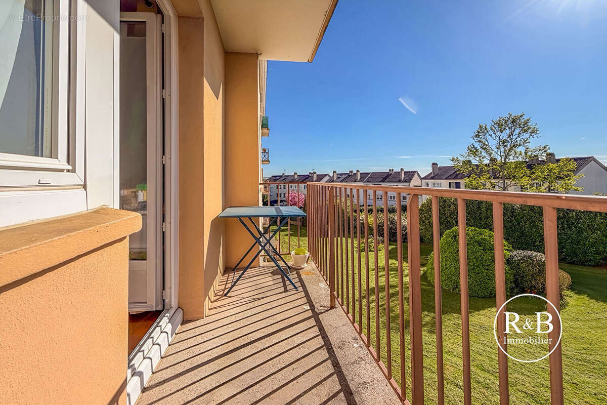 Appartement à LES CLAYES-SOUS-BOIS