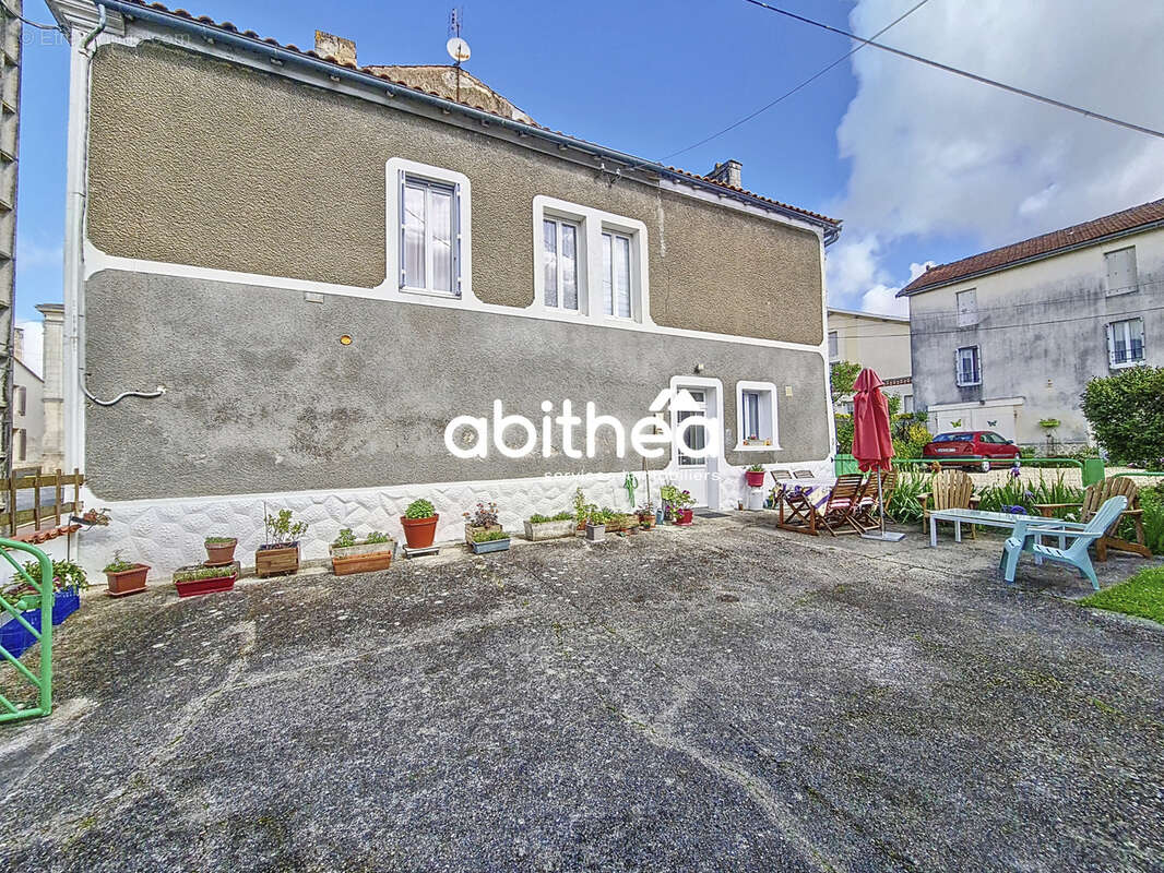 Maison à SAINT-FORT-SUR-GIRONDE