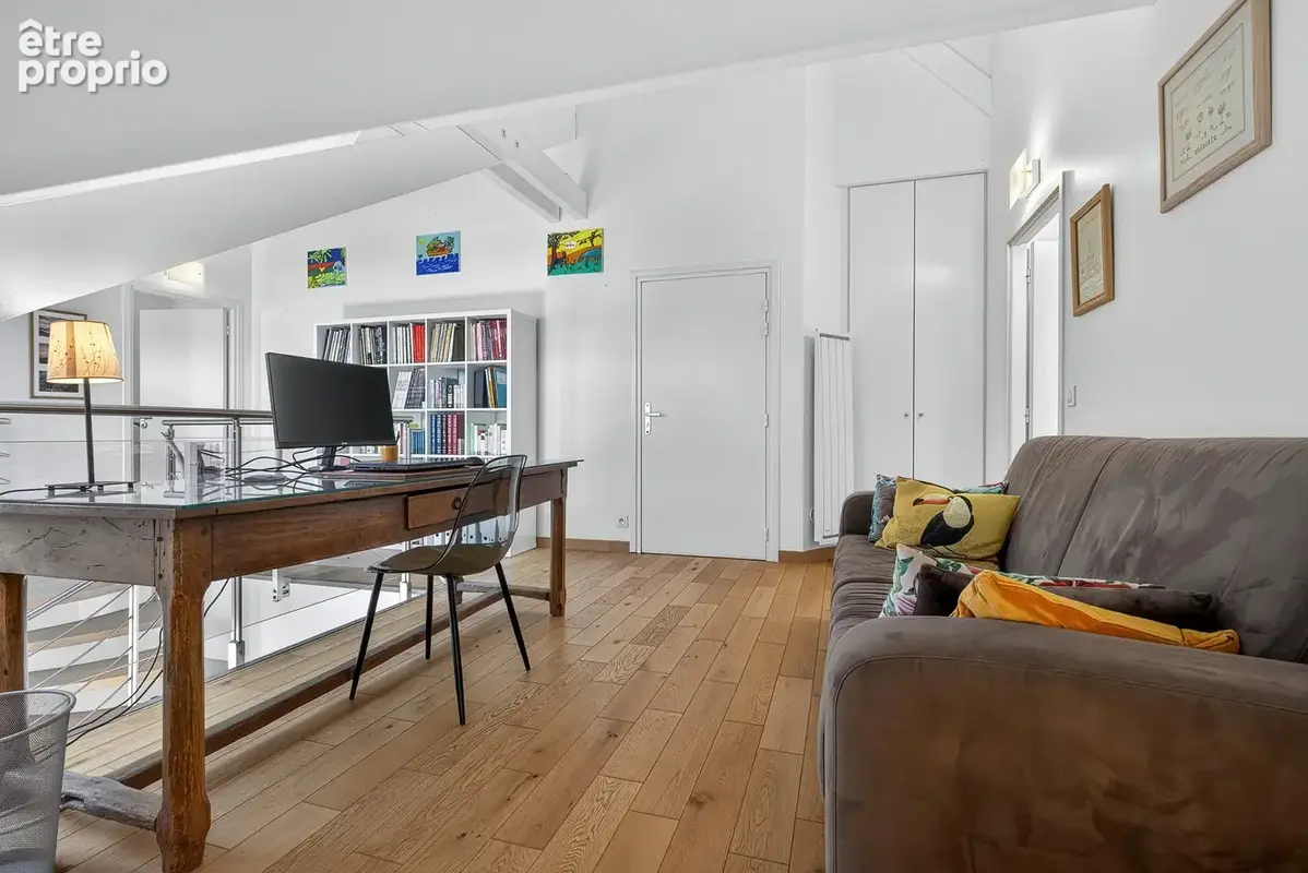 Chambéry centre - Appartement Bourgeois d'exception de 194 m2 - Dernier étage - Ascenseur - PMR - Parking - photo 15