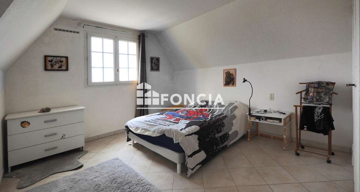 Maison à NEUVILLE-SUR-BRENNE