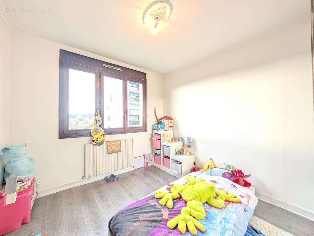 Appartement à SAINT-GENIS-LAVAL