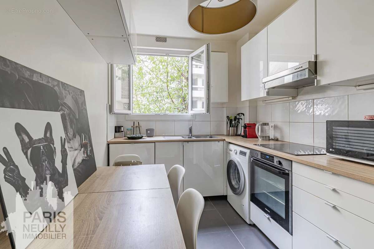 Appartement à PARIS-16E