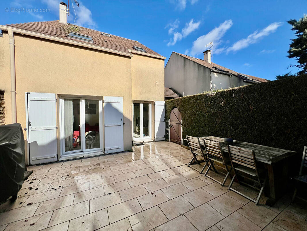 Maison à LE PERRAY-EN-YVELINES