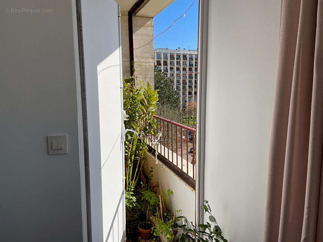 4 pièces en double exposition à Meudon-la-Forêt (92360) , rue de Woluwé Saint Lambert. - photo 11