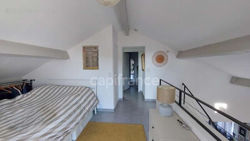 Appartement à VILLENEUVE-LES-AVIGNON