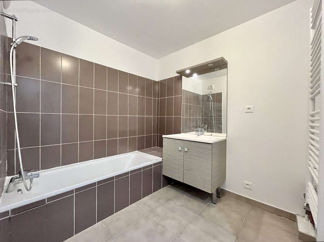 Appartement 63 m² à Quintal  - photo 6