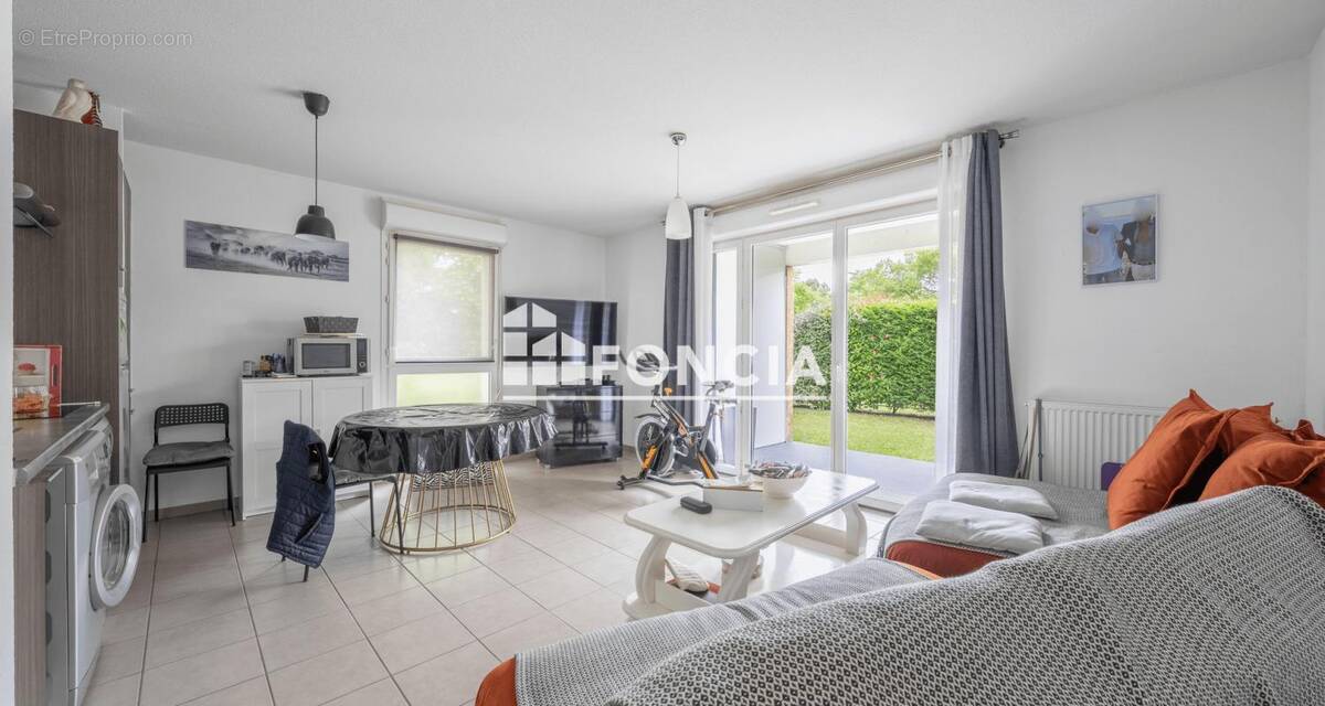 Appartement à PAREMPUYRE