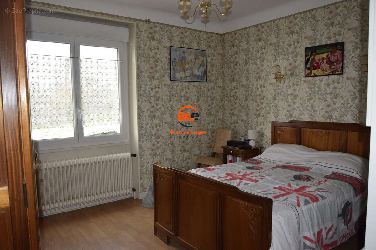 MAISON 4 PIECES A VENDRE - BSLE -Bien Se Loger Ensemble PONTGIBAUD  votre agence de proximité - Maison à SAINT-PIERRE-LE-CHASTEL