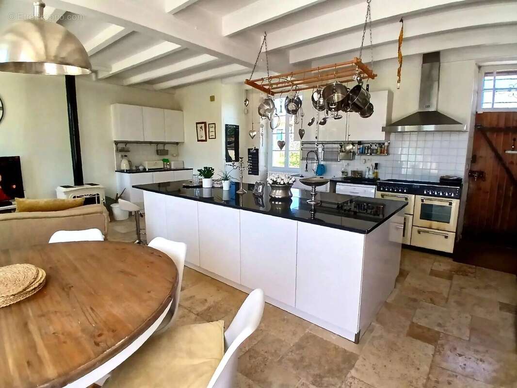 Maison à SAINT-JEAN-D'ANGELY