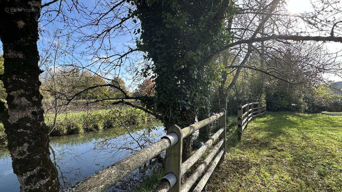 Maison à AUTHON-EBEON