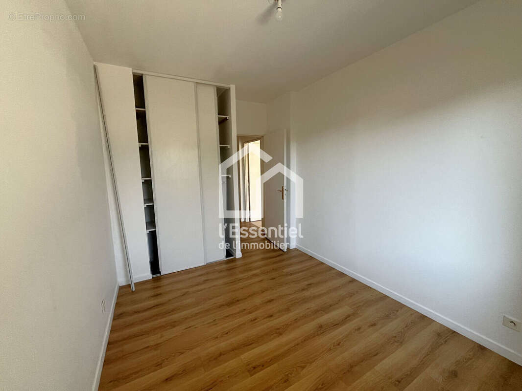 Appartement Verneuil-sur-seine 3 pièce(s) 64 m2 Rez de Jardin 204m² - photo 5