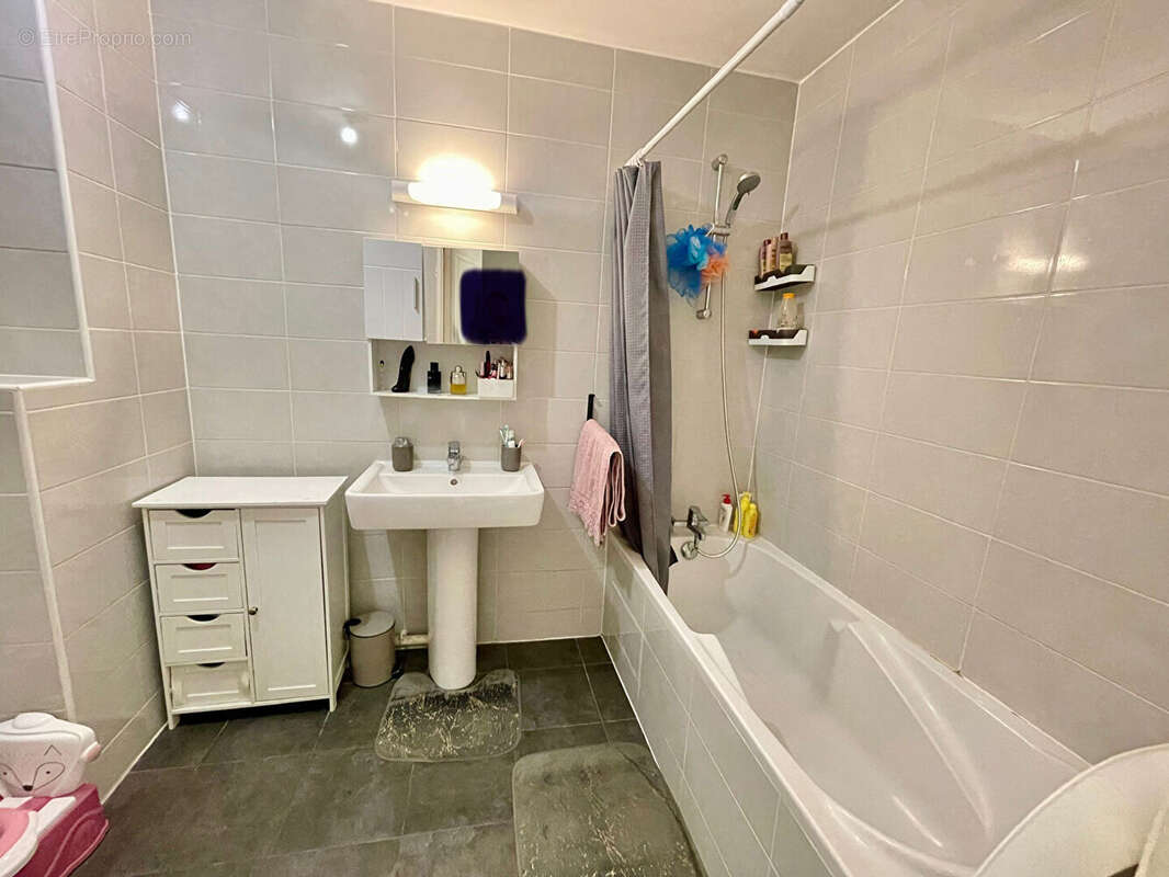 Appartement à SARTROUVILLE