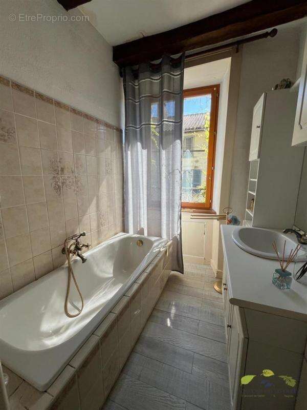 Maison à SAINT-LEONARD-DE-NOBLAT