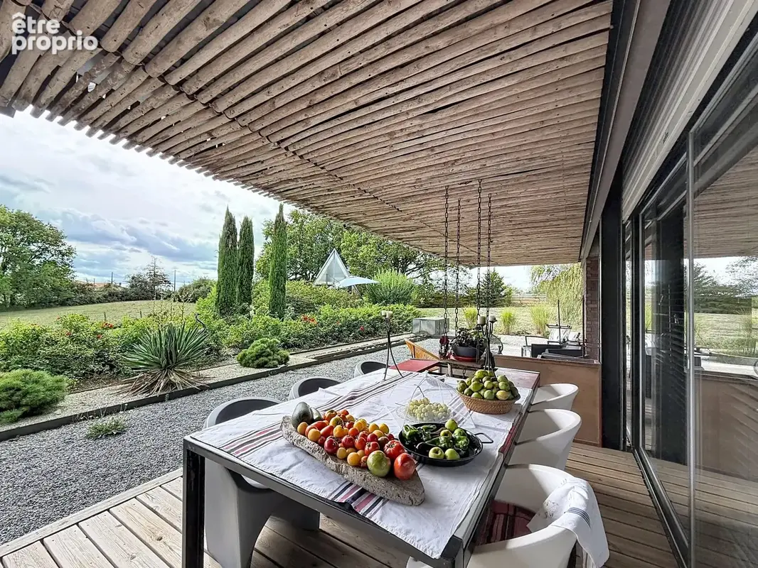 Maison 6 pièces 255 m² à vendre à Montbron (16220) - photo 3