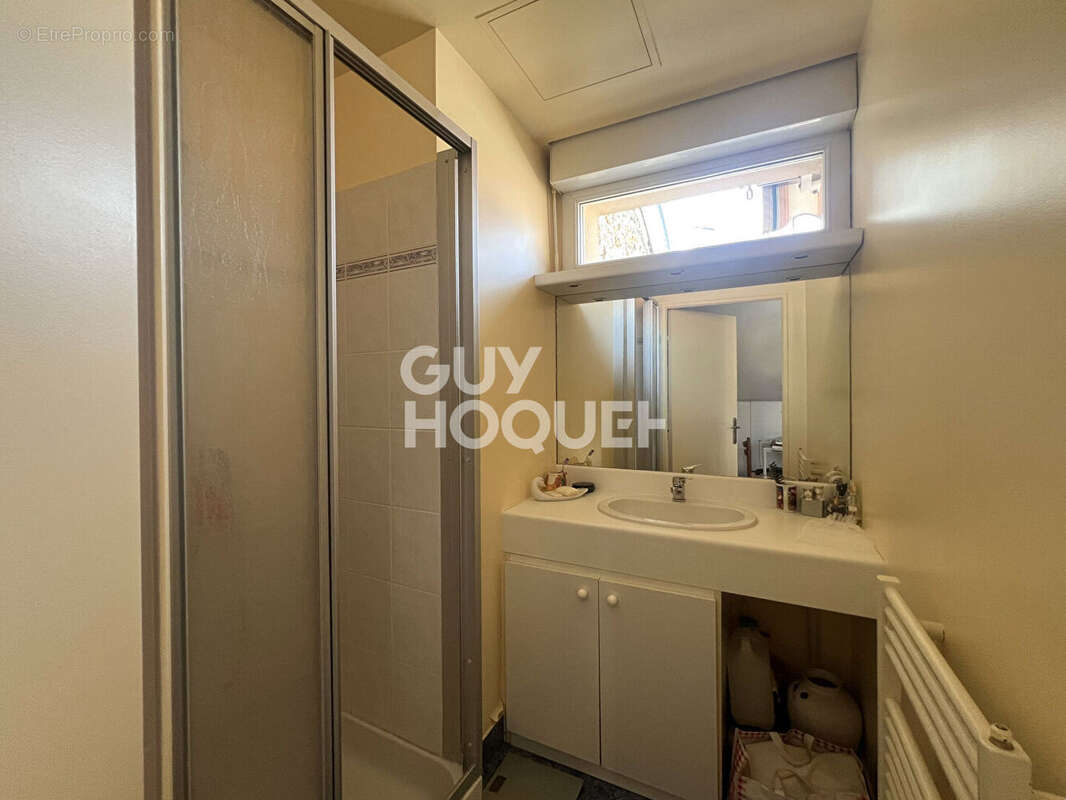 Appartement à COURBEVOIE