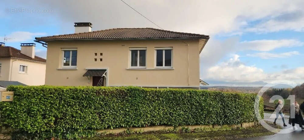 Maison 105 m² à Pleaux  - photo 4