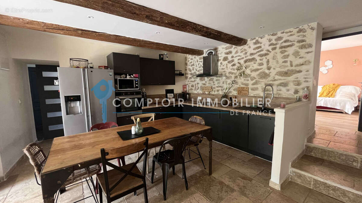 Maison à SAINT-RESTITUT