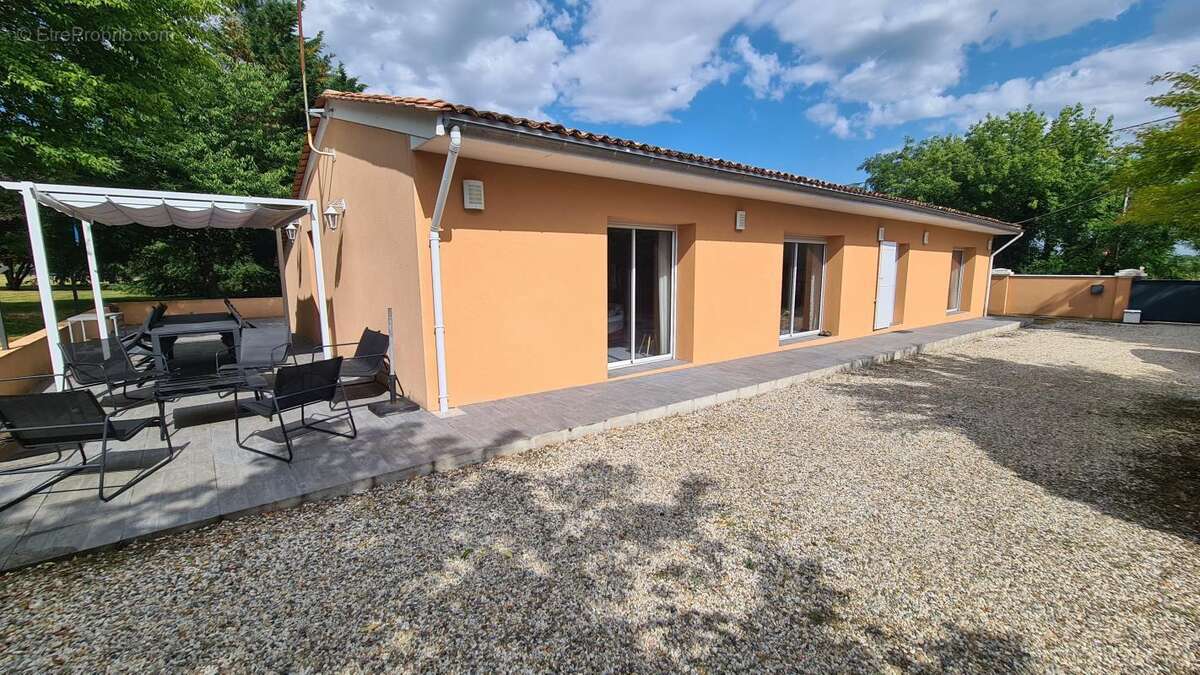 Maison à AMBARES-ET-LAGRAVE