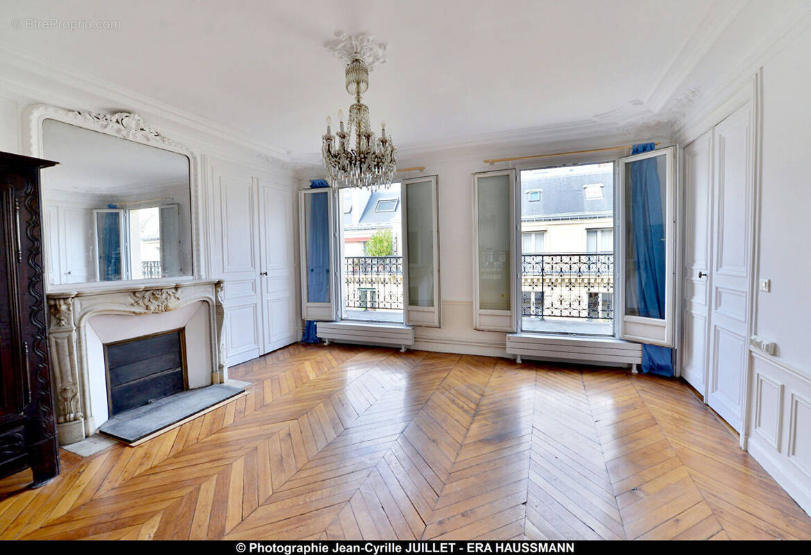 Appartement à PARIS-8E
