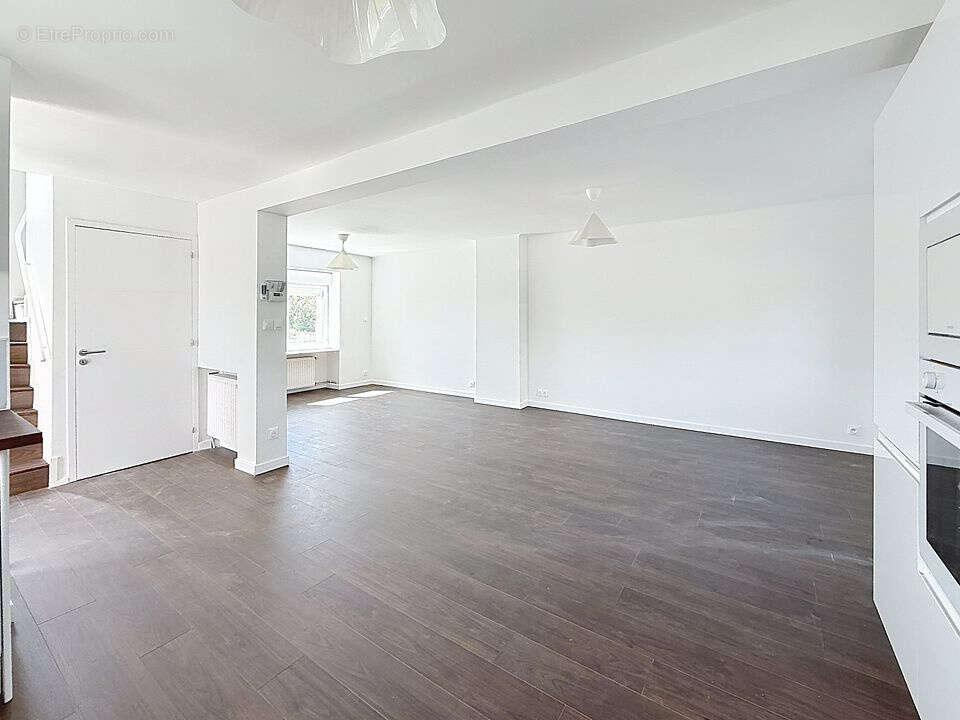 FAMECK   Maison mitoyenne rénovée de 87 m2 - 3 chambres sur 5,59 ares   265 000,- € - photo 4