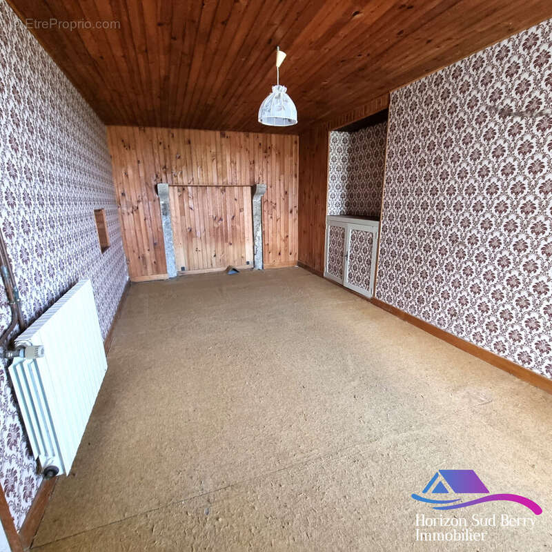 Chambre RDC - Maison à CROZON-SUR-VAUVRE