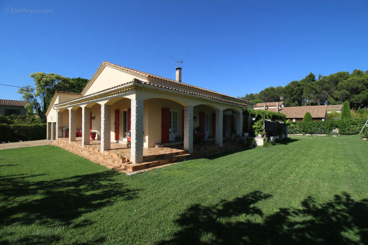 Maison à FONTVIEILLE