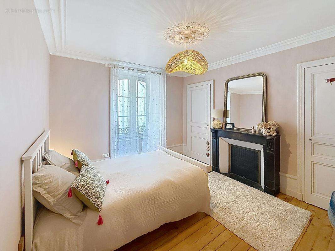 Appartement d'exception de 155 m² dans un ancien hôtel particulier. VANNES HYPER CENTRE - photo 10