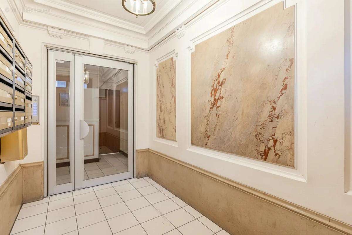 Appartement à COURBEVOIE