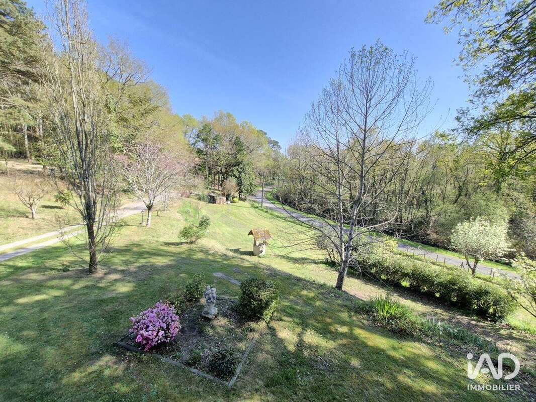 Maison 300 m² à Lamothe  - photo 2