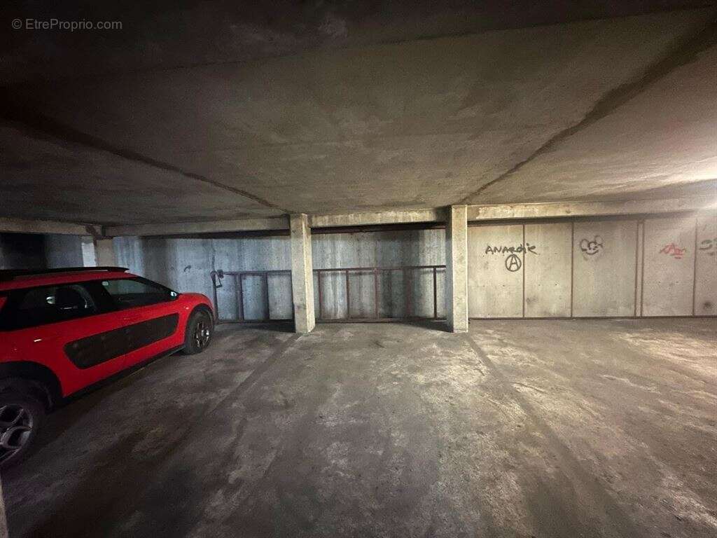 Parking à PARIS-19E