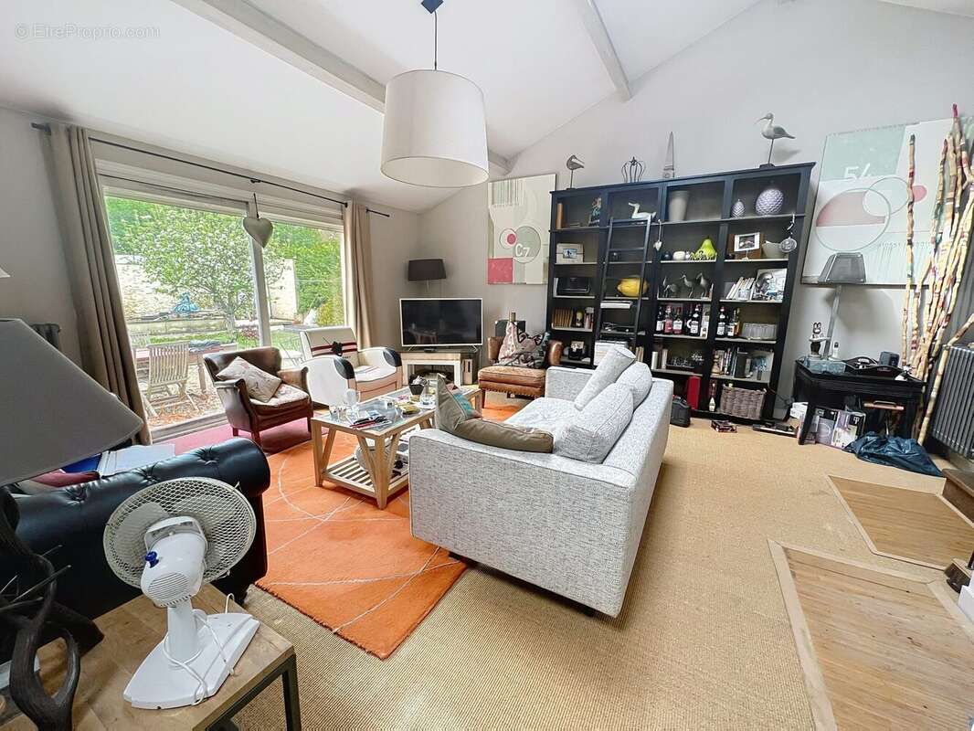 Maison à MARNES-LA-COQUETTE