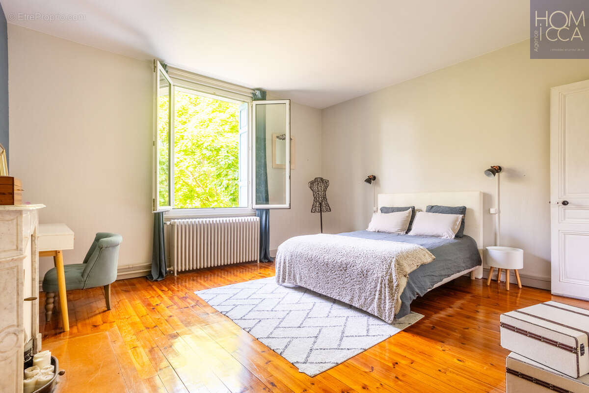 Maison à MONTROND-LES-BAINS