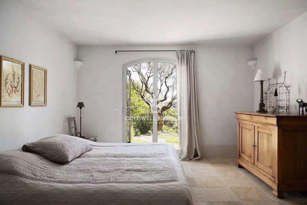 Maison à VALBONNE